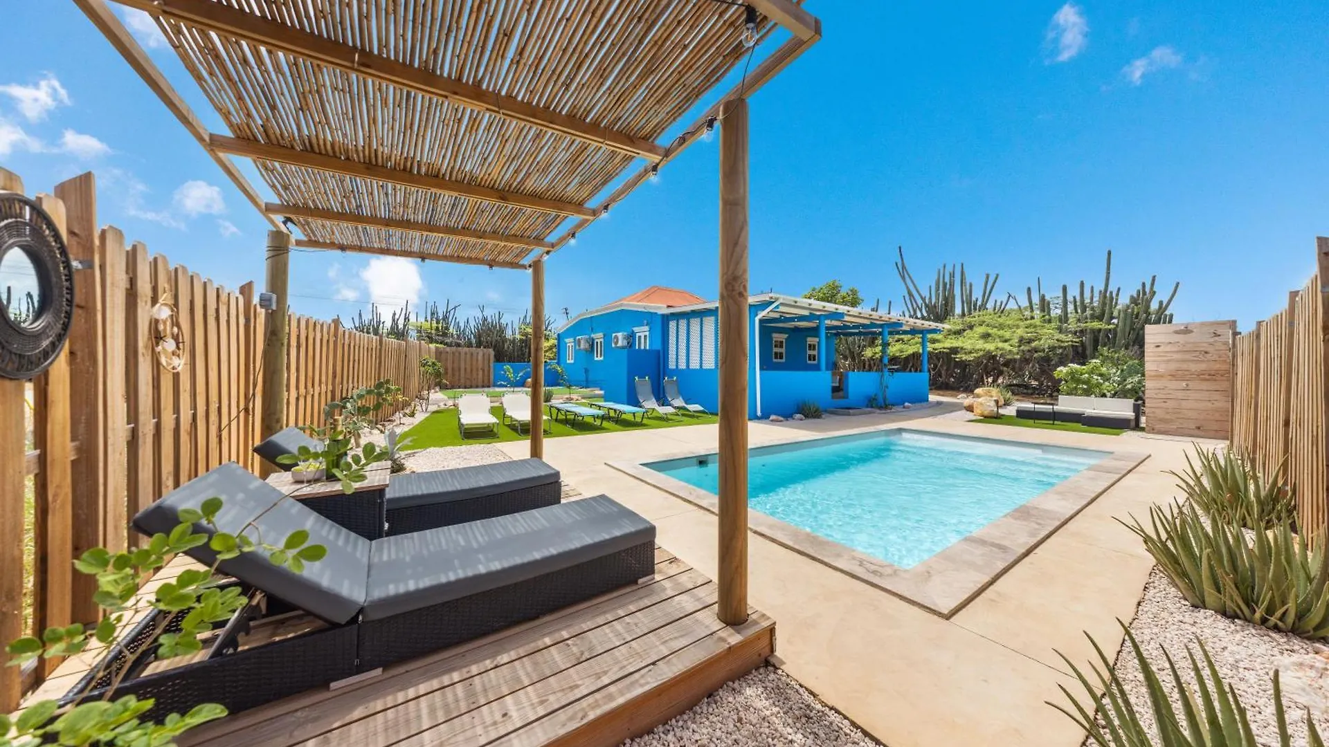 Casa de Férias Stylish 3Br Private Pool & Spacious Garden Oranjestad